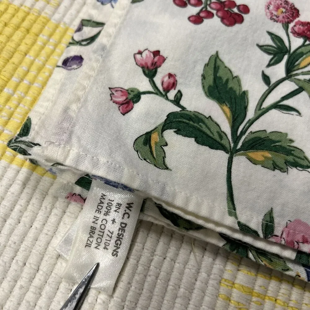 Vintage 1980s 1990s WILTON COURT floral print / strawberry Cotton Table Napkin